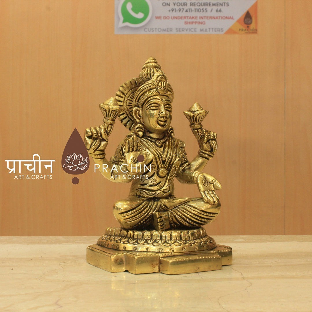 Laxmi Sitting