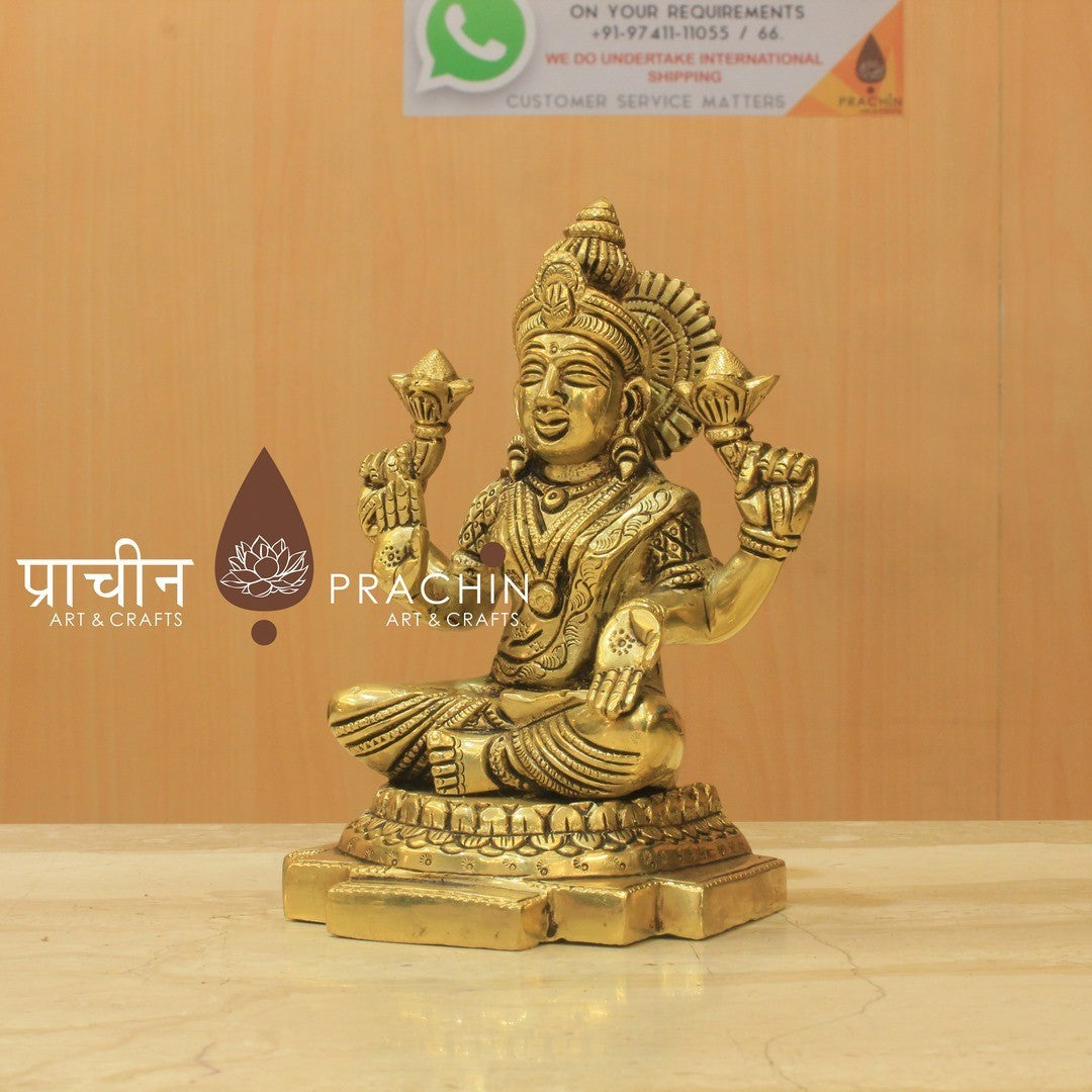 Laxmi Sitting