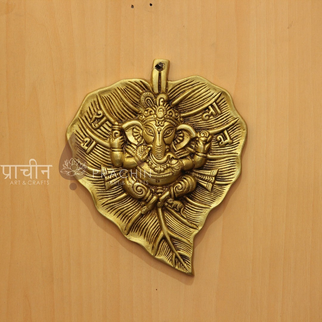Hanging Ganesha on Leaf