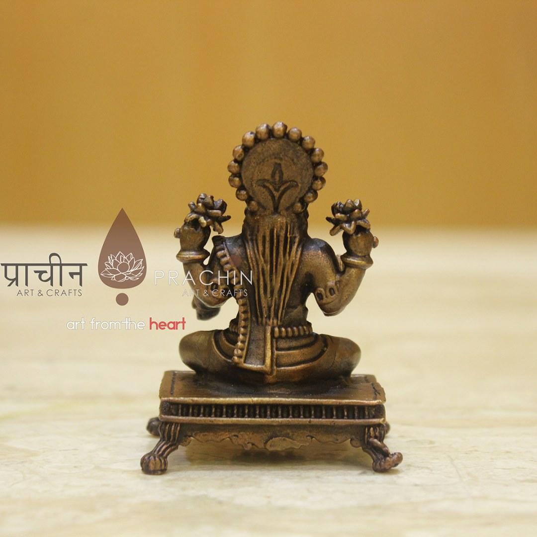 Laxmi Sitting