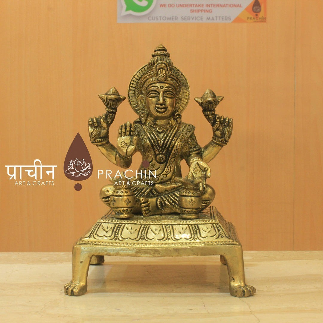Laxmi Sitting