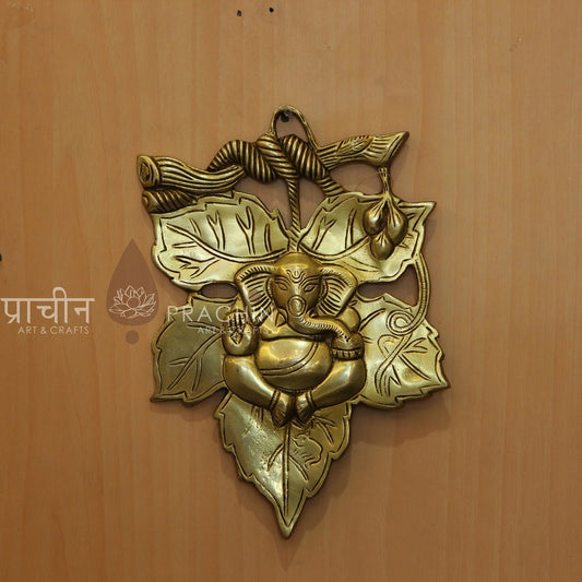 Hanging Ganesha on Leaf
