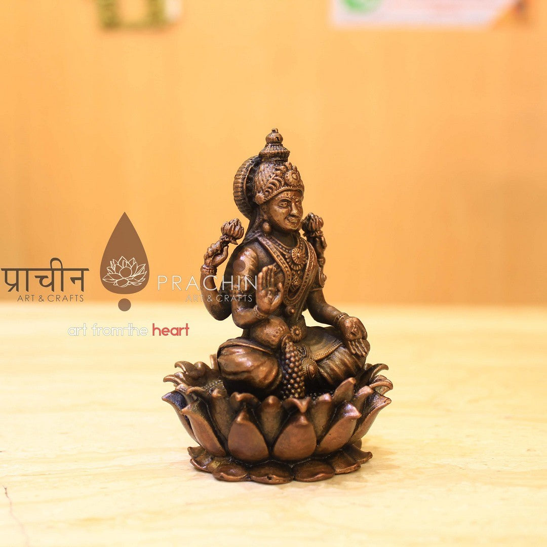 Laxmi Sitting